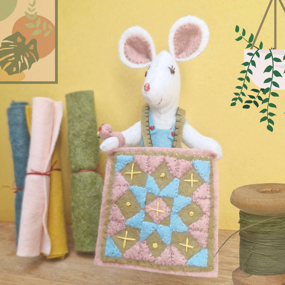 Little Mouse Makes a Quilt Felt Craft Mini Kit: