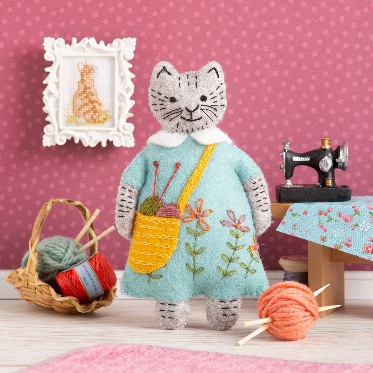 Mrs. Cat Loves Knitting Felt Craft Mini Kit:
