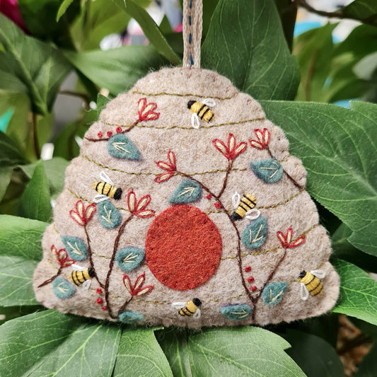 Beehive Felt Craft Mini Kit: English