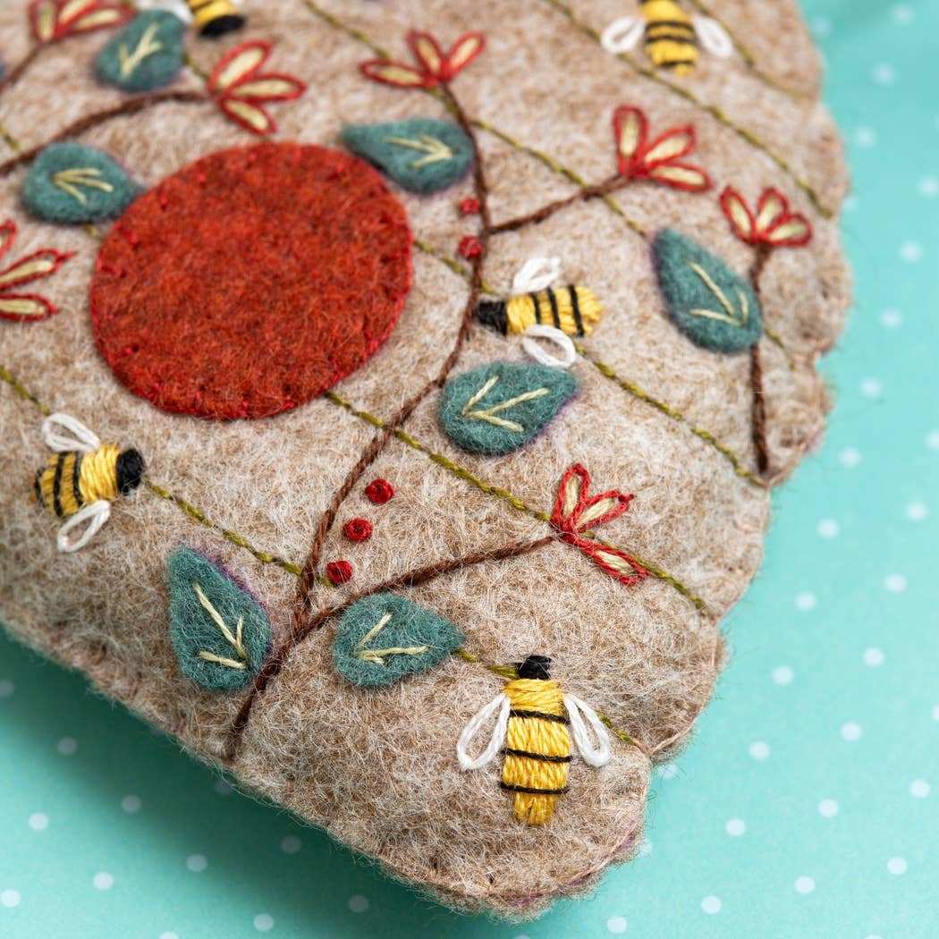 Beehive Felt Craft Mini Kit: English