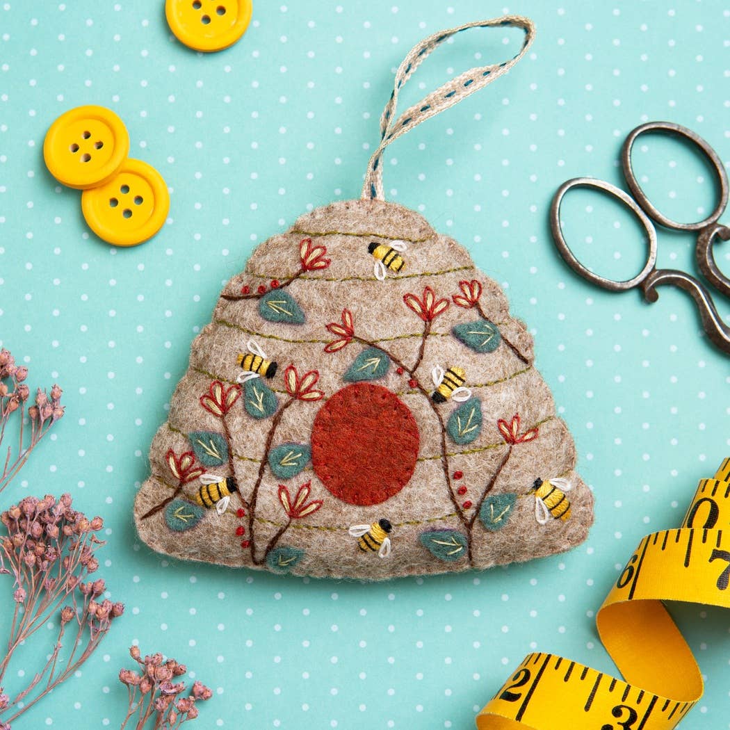Beehive Felt Craft Mini Kit: English